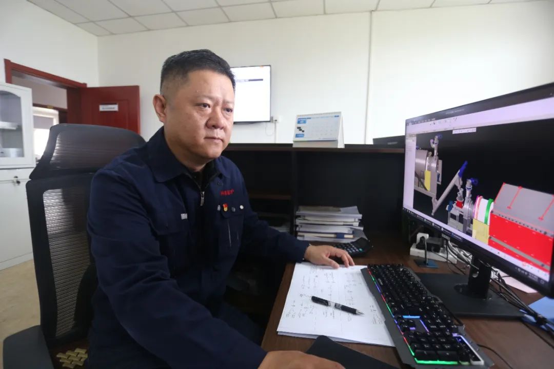  最美工程手艺职员｜咸阳陶瓷院贾军：首台套万吨回转炉总设计师 